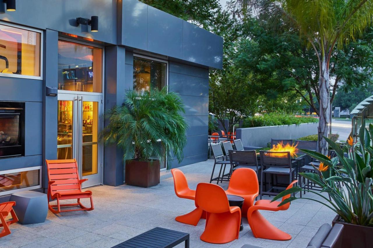 Aloft Houston By The Galleria Екстериор снимка