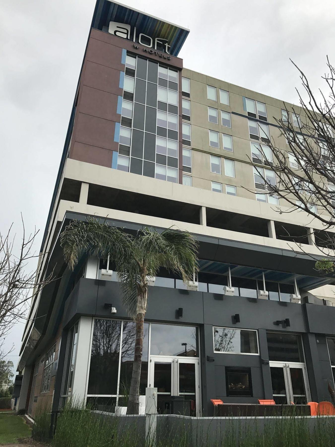 Aloft Houston By The Galleria Екстериор снимка