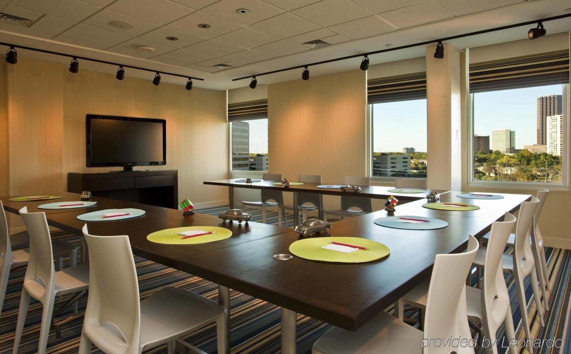 Aloft Houston By The Galleria Екстериор снимка