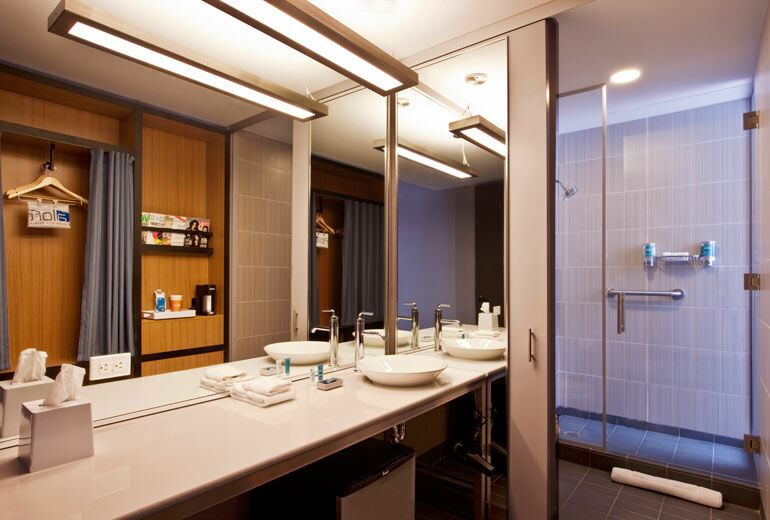 Aloft Houston By The Galleria Екстериор снимка