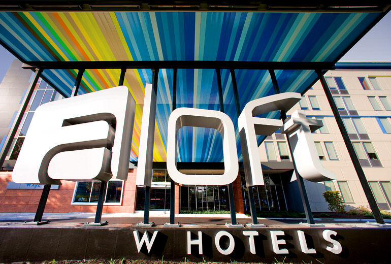 Aloft Houston By The Galleria Екстериор снимка